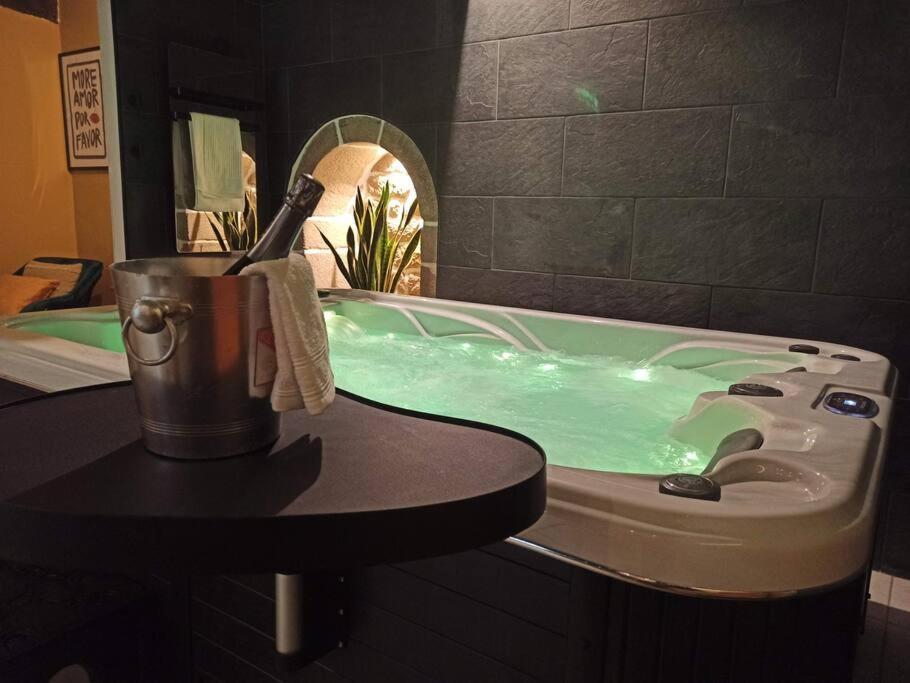L'Etreinte, Gite De Charme Avec Jacuzzi Interieur Et Sauna Guéméné-sur-Scorff Exteriér fotografie